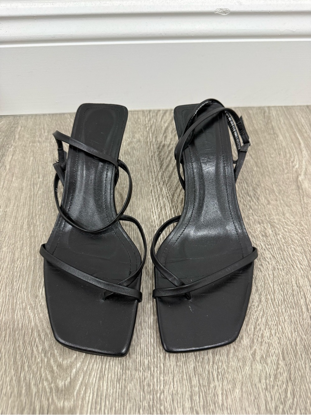 Kitten heel sandal
